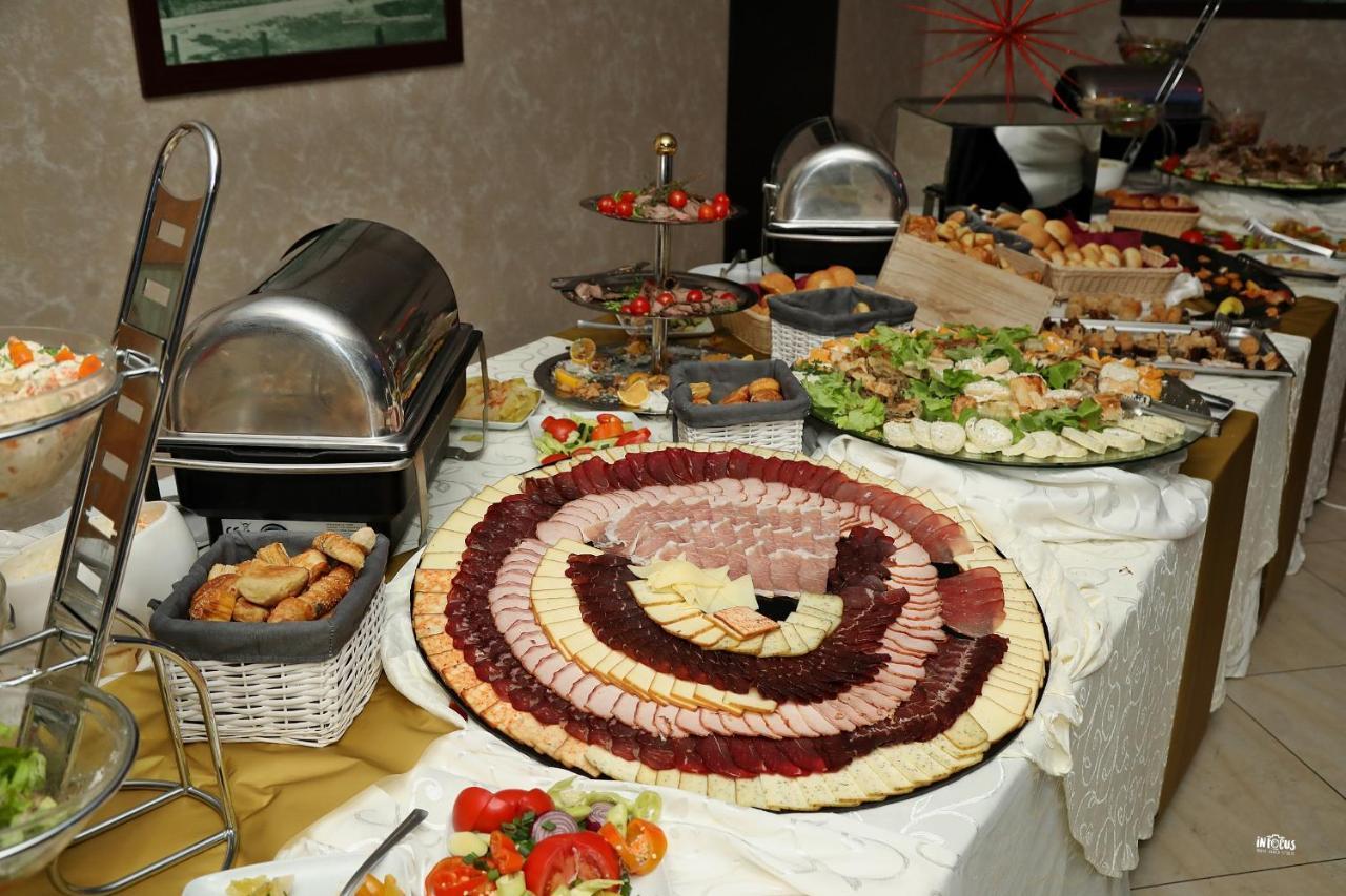 Hotel Jezero Bor Bagian luar foto