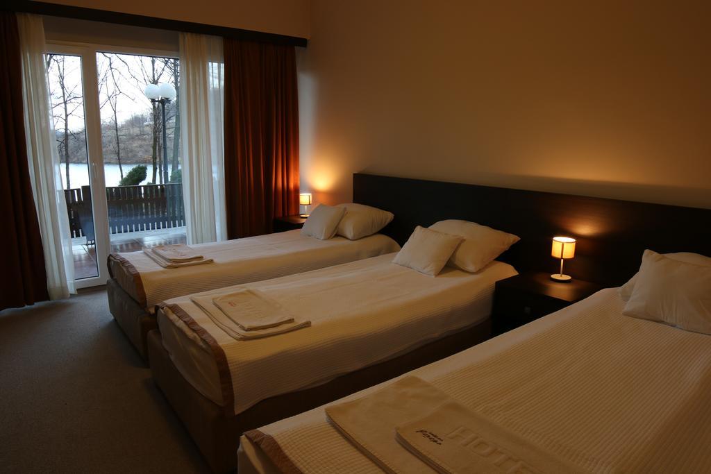 Hotel Jezero Bor Bagian luar foto