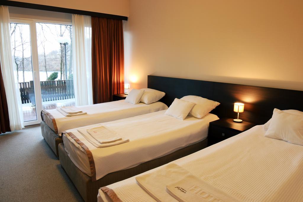 Hotel Jezero Bor Bagian luar foto
