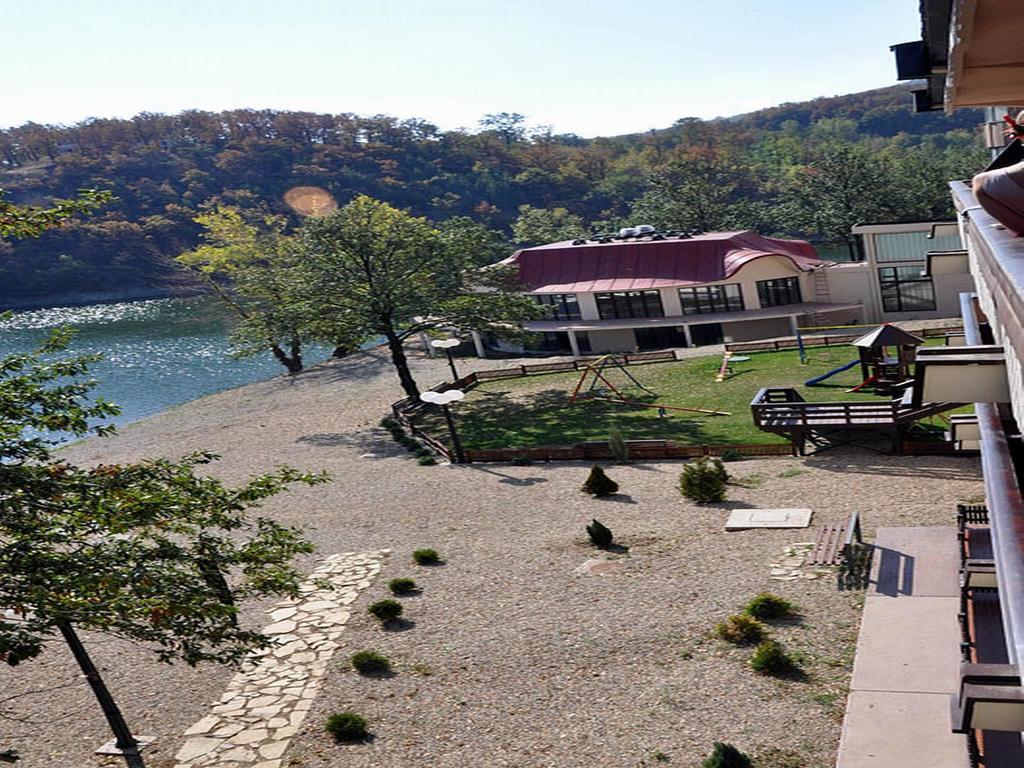 Hotel Jezero Bor Bagian luar foto