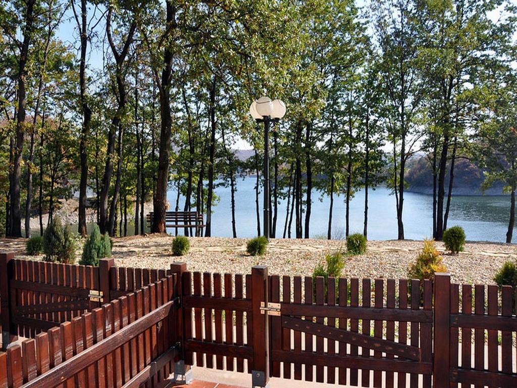 Hotel Jezero Bor Bagian luar foto