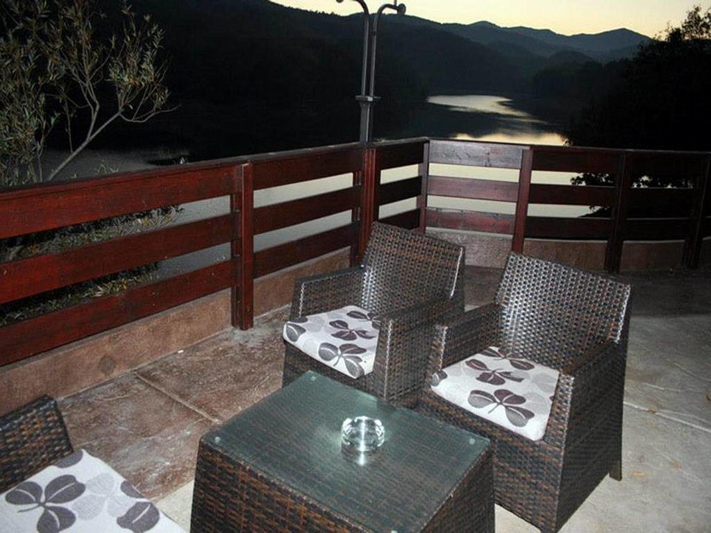 Hotel Jezero Bor Bagian luar foto