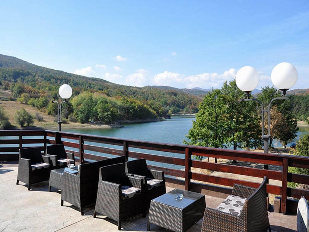 Hotel Jezero Bor Bagian luar foto