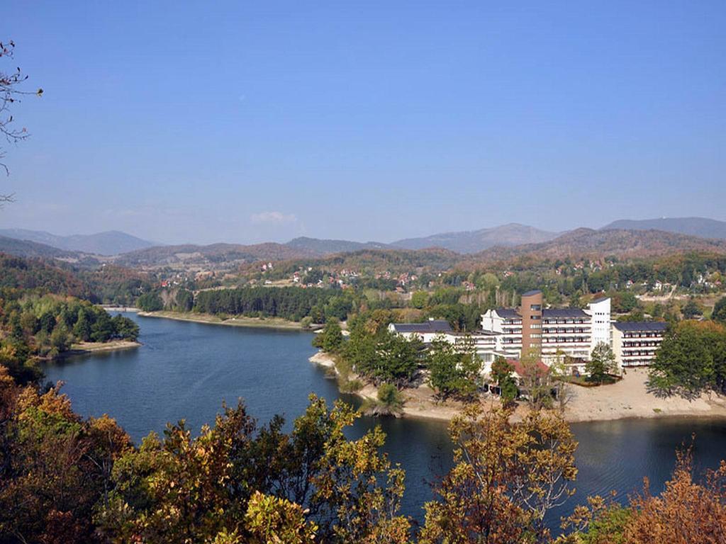 Hotel Jezero Bor Bagian luar foto